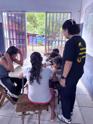 A volunteer working the tables